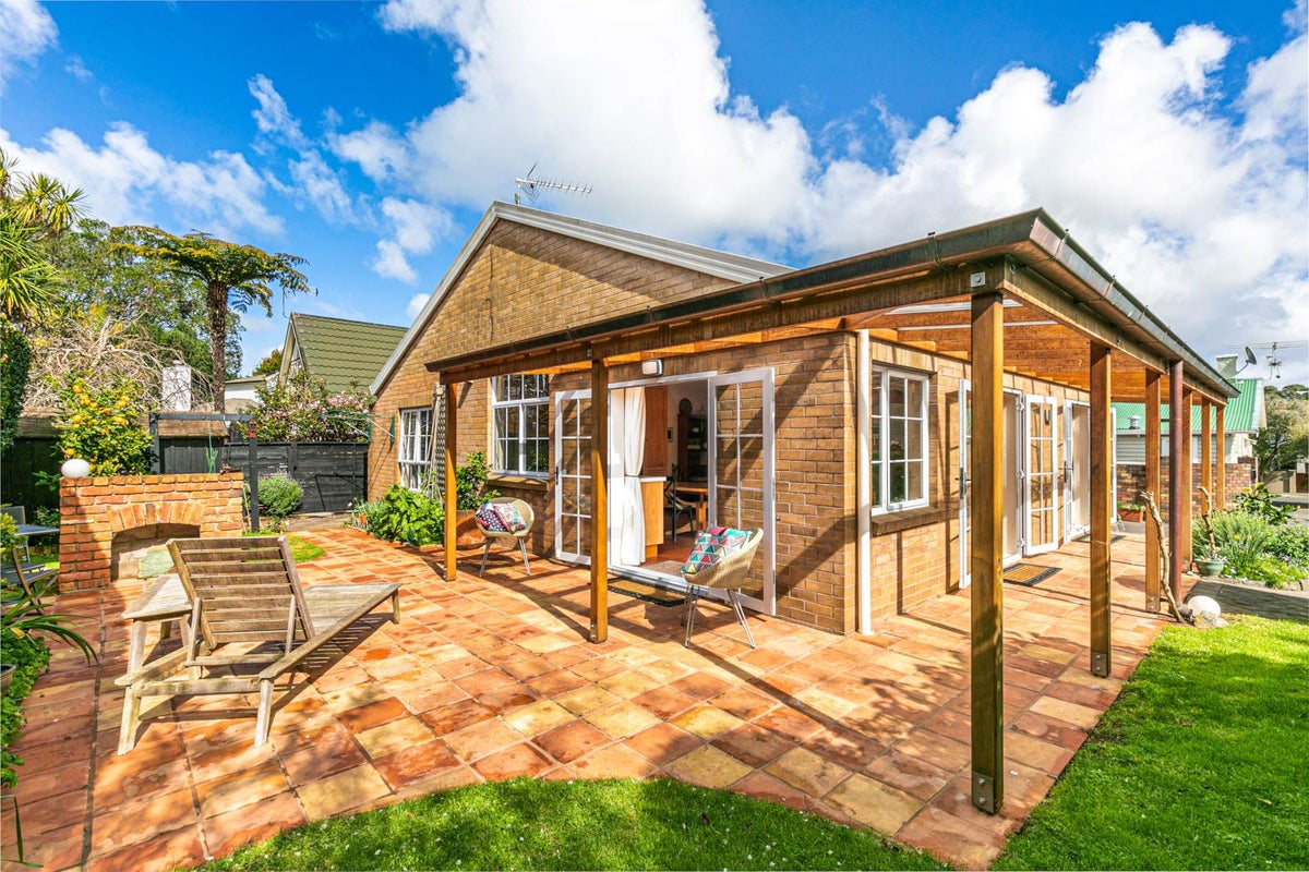 2/5 Tuperiri Road, Epsom, Auckland - Carousel 2
