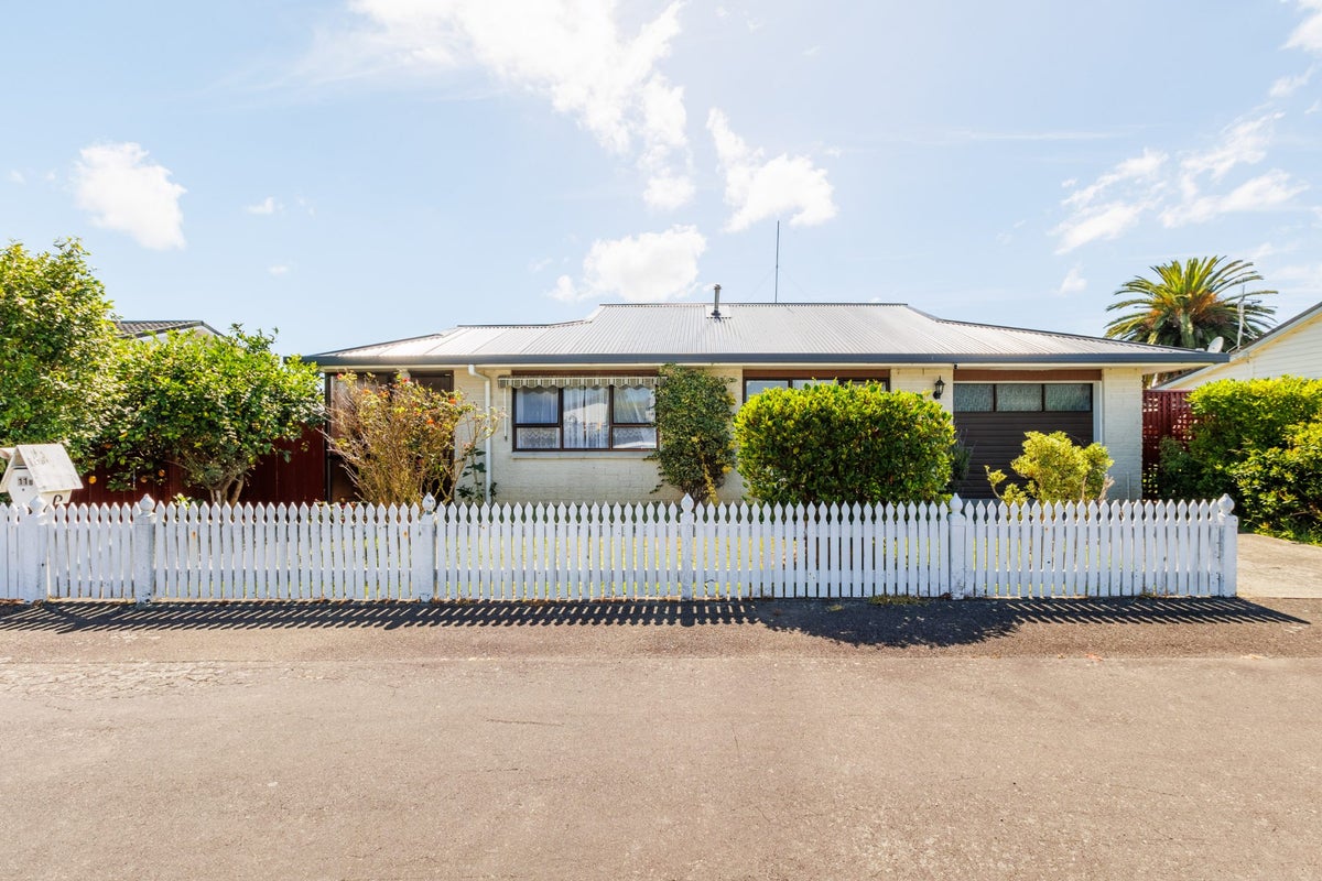 11B Stewart Crescent, Hokowhitu, Palmerston North - Carousel 21