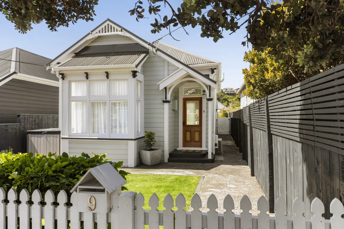 9 Te Whiti Street, Kilbirnie, Wellington - Carousel 1