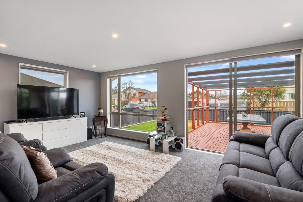 6 Farnborough Street, Aranui, Christchurch - Carousel 2