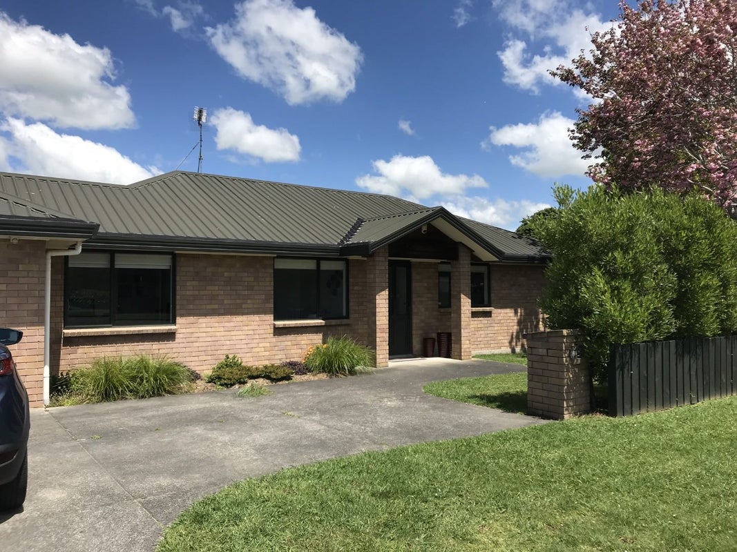 2 Alley Place, Leamington, Cambridge - Carousel 1