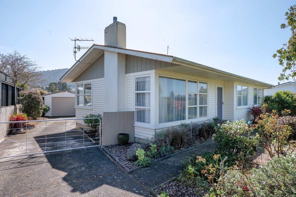 9 Totaravale Street, Pukehangi, Rotorua - Carousel 1