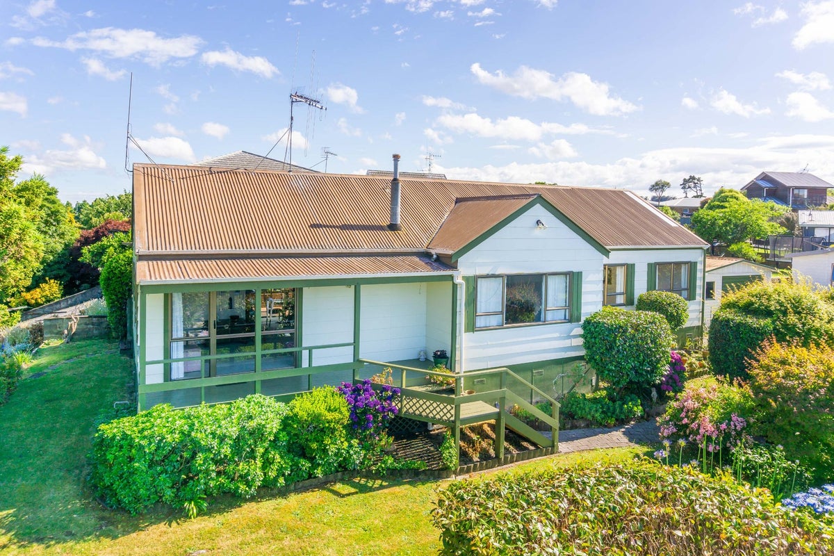 28 Gilbass Avenue, Hamilton Lake, Hamilton - Carousel 42