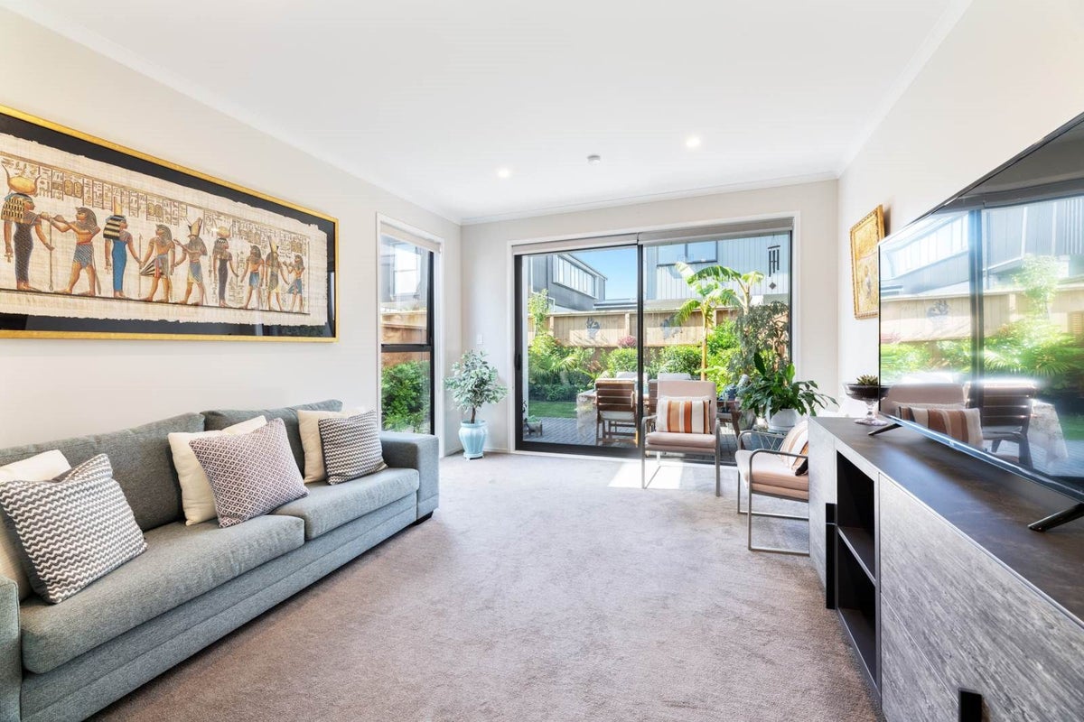 27 Pukewhero Rise, Westgate, Auckland - Carousel 1