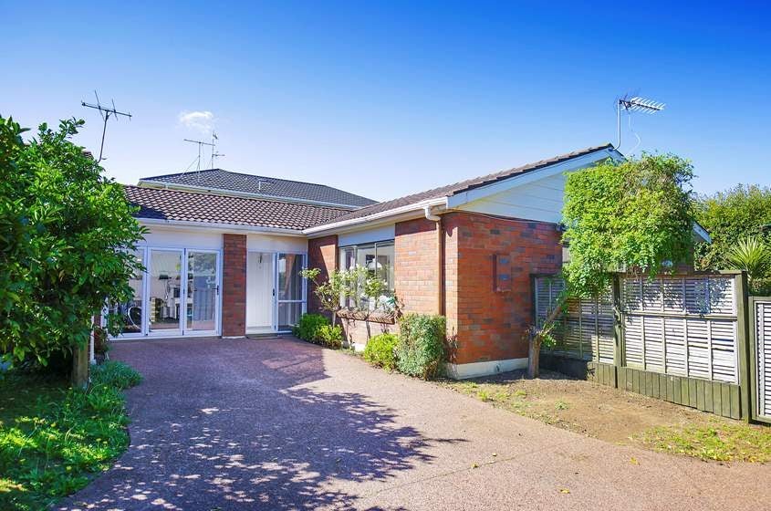 4/8 Brook Street, Milford, Auckland - Carousel 1