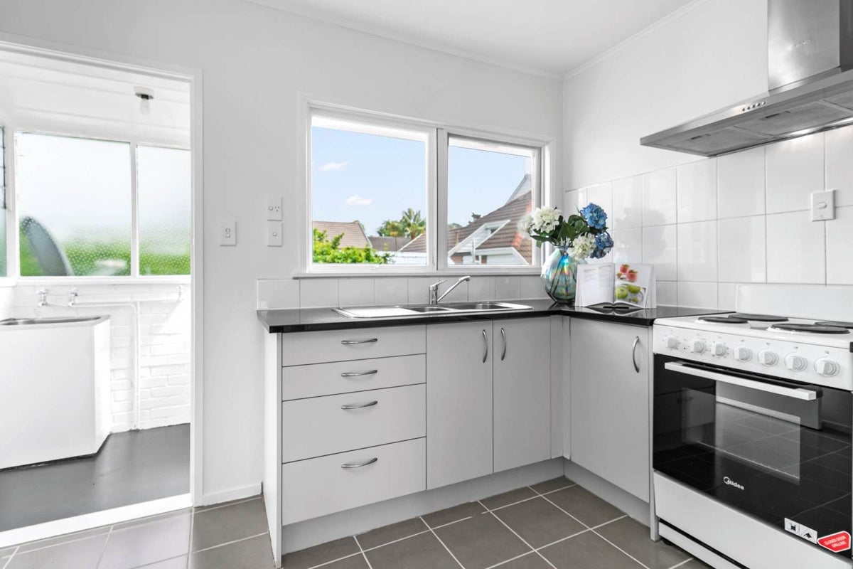 2/11 Peary Road, Mount Eden, Auckland - Carousel 2