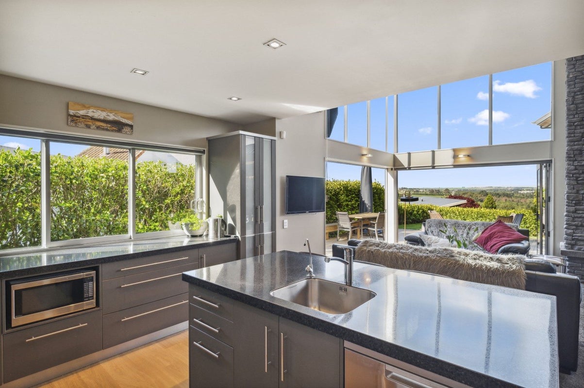 10 Krissell Place, Acacia Bay, Taupo - Carousel 2