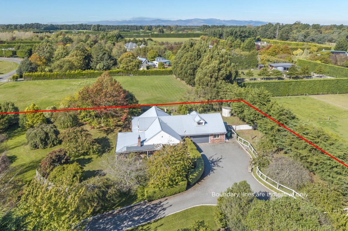 31 Whitewood Crescent, Christchurch - Carousel 2