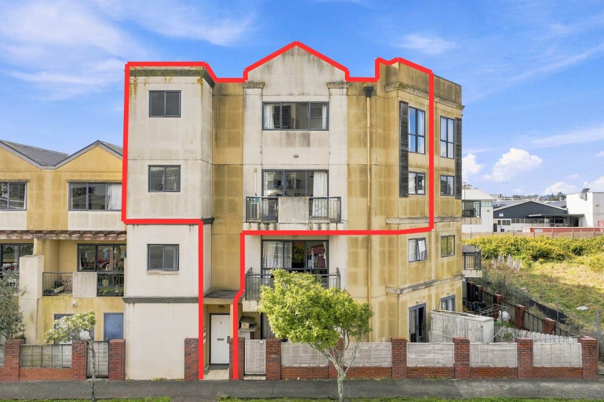 6/12 Crown Lynn Place, New Lynn, Waitakere City, Auckland - Carousel 1