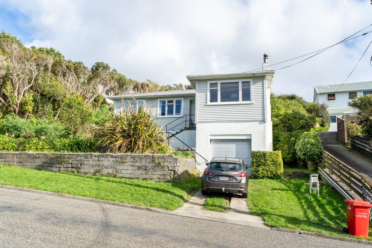 22 Lyndfield Lane, Newlands, Wellington - Carousel 1
