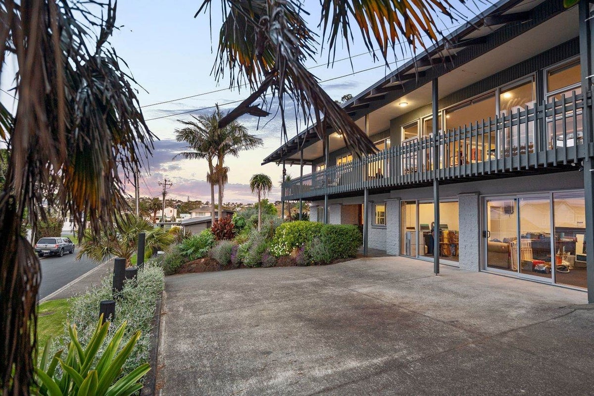 4 Claude Road, Stanmore Bay, Whangaparaoa - Carousel 1