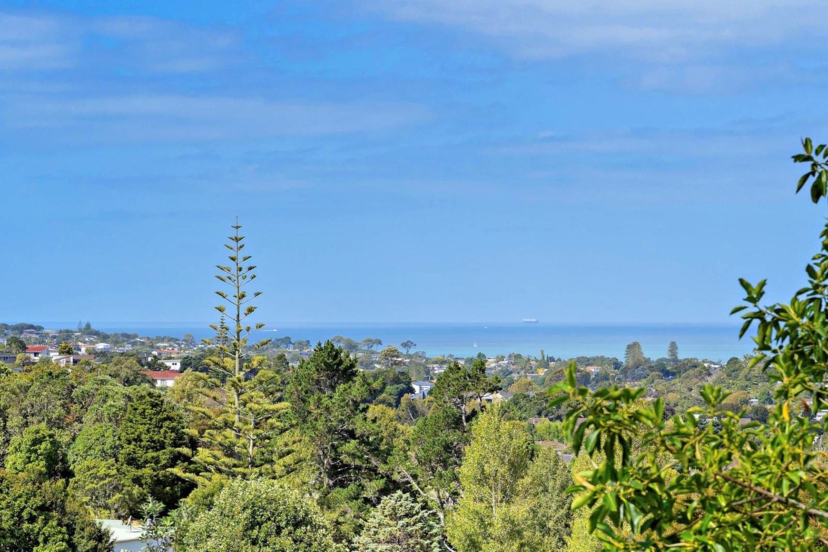 899A East Coast Road, Northcross, Auckland - Carousel 2