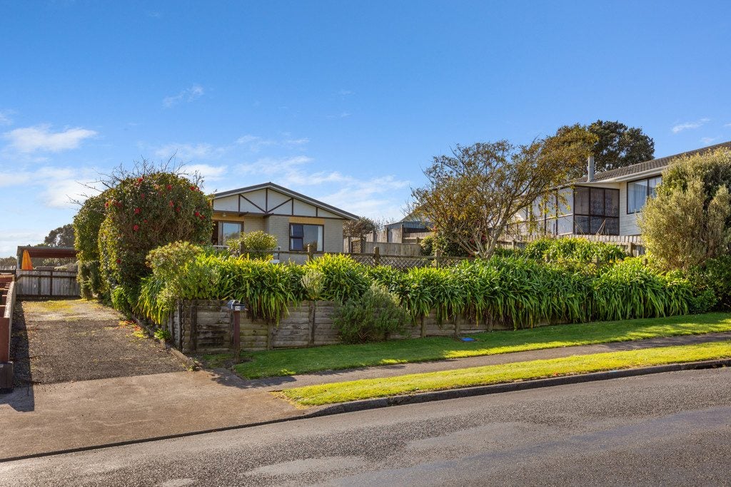 14 Herekawe Drive, Spotswood, New Plymouth - Carousel 2