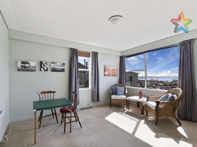 1/12 Anderson Terrace, Mount Cook, Wellington - Carousel 2