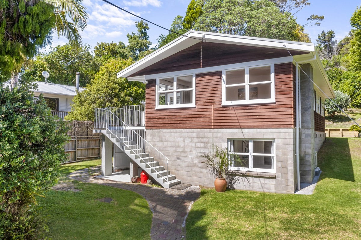 767 South Titirangi Road, Titirangi, Auckland - Carousel 1