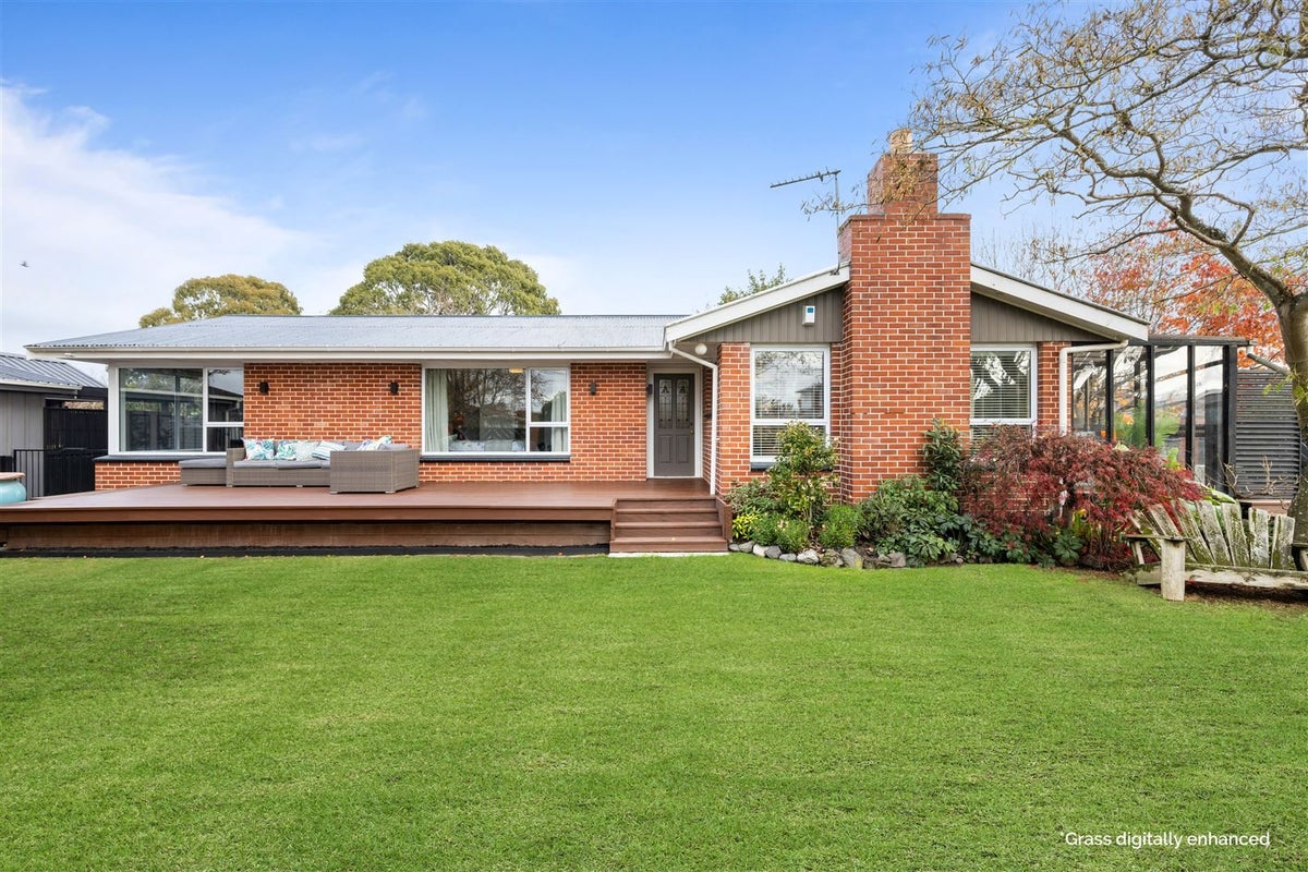 60 Burnside Crescent, Burnside, Christchurch - Carousel 1