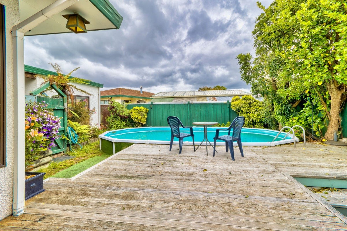 11 Deakin Place, Clive, Clive - Carousel 27