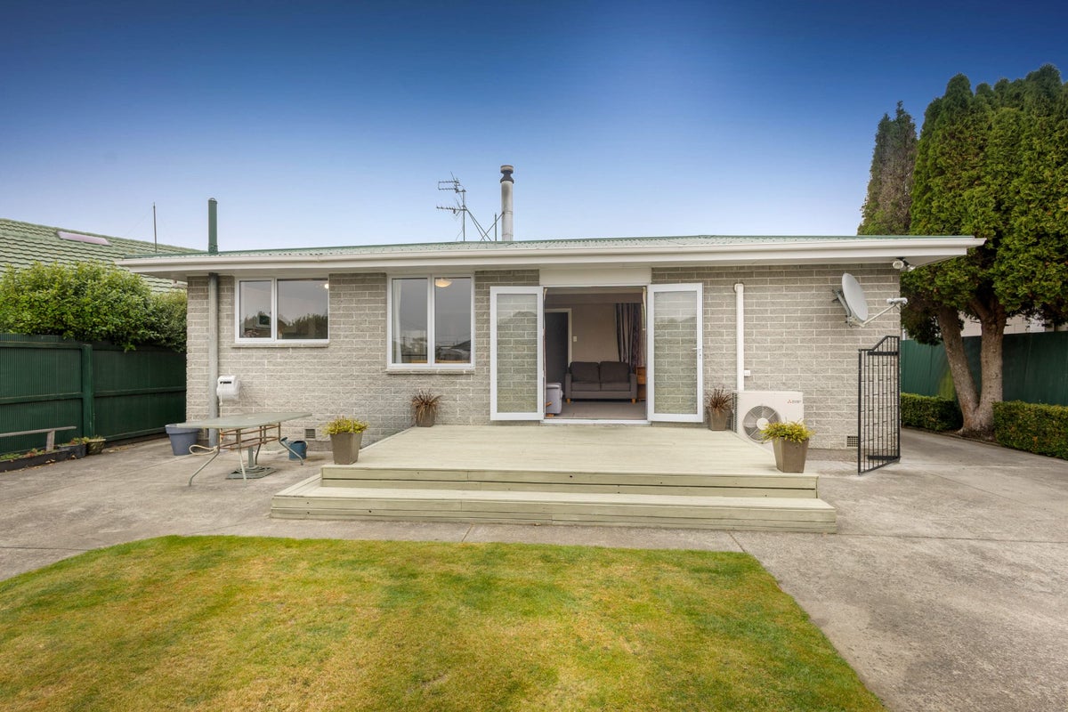 8 Fern Drive, Halswell, Christchurch - Carousel 2