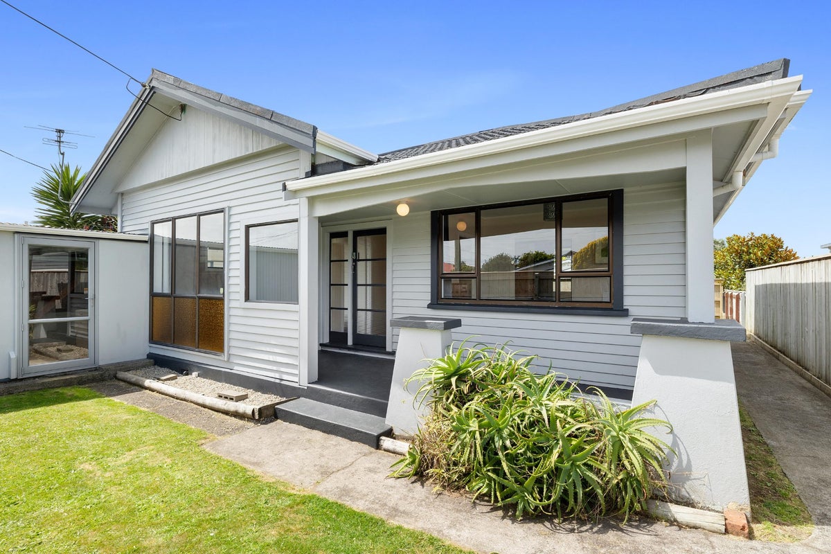11 French Street, Moturoa, New Plymouth - Carousel 1