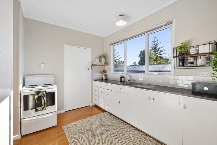88 Govett Avenue, Frankleigh Park, New Plymouth - Carousel 2