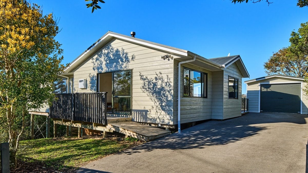 3 Makora Grove, Paremata, Porirua - Carousel 1