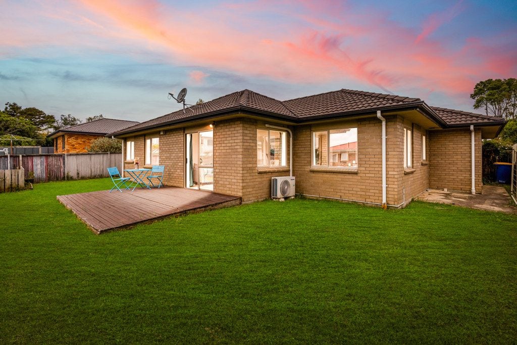 25A Sylvan Crescent, Te Atatu South, Auckland - Carousel 2