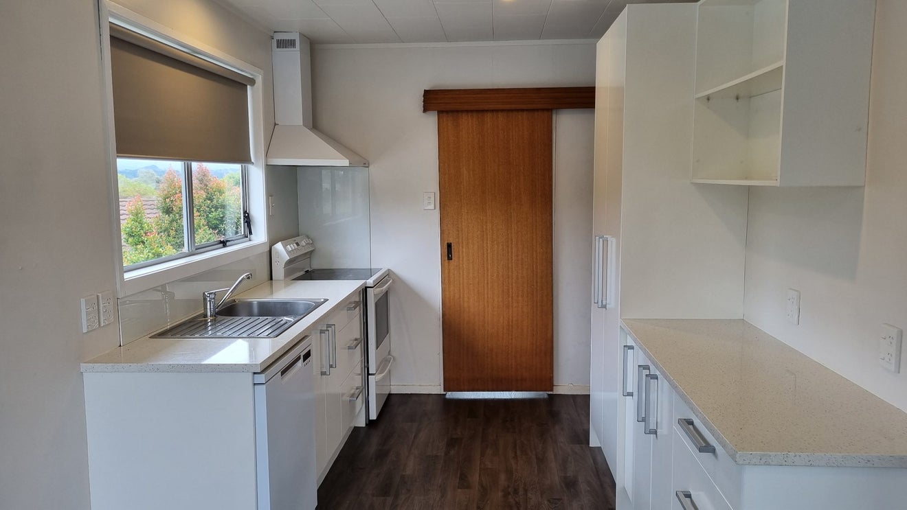 3 Waari Avenue, Sunnyvale, Auckland - Carousel 2