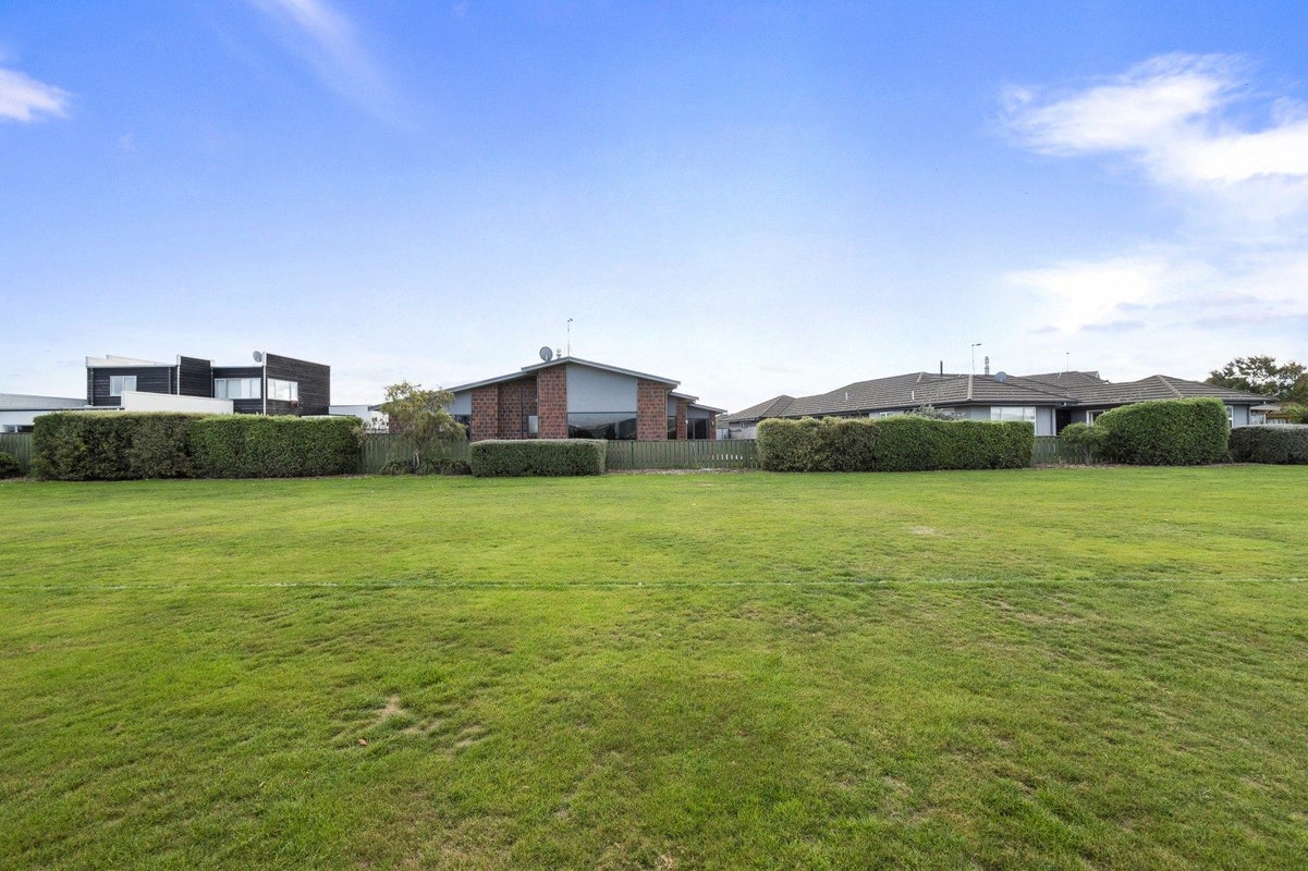 47 Tennyson Avenue, Kelvin Grove, Palmerston North - Carousel 2