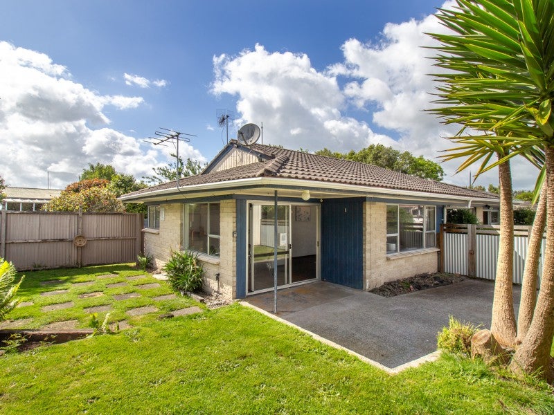 39B Joanne Crescent, Pukehangi, Rotorua - Carousel 1