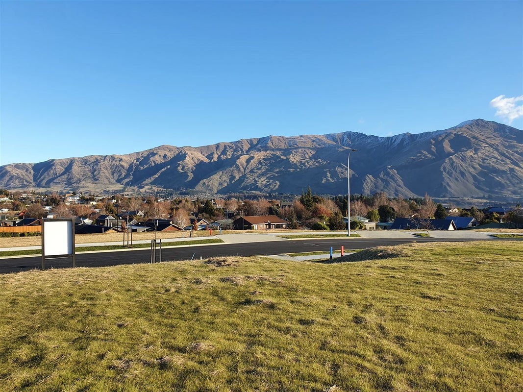 51 Clearview Street, Wanaka - Carousel 1
