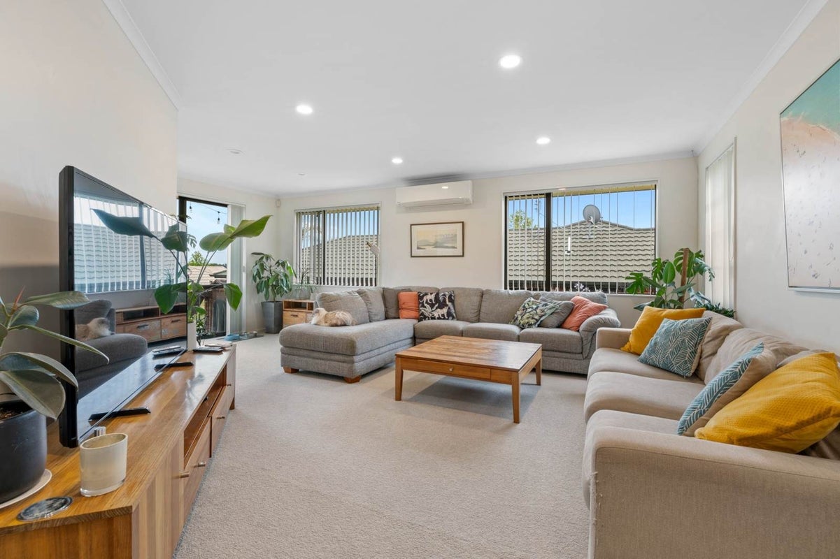 38 Nimstedt Avenue, Oteha, Auckland - Carousel 2