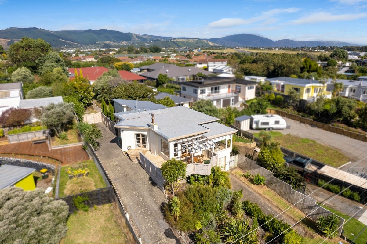 18 Frederick Street, Paraparaumu Beach, Paraparaumu - Carousel 2