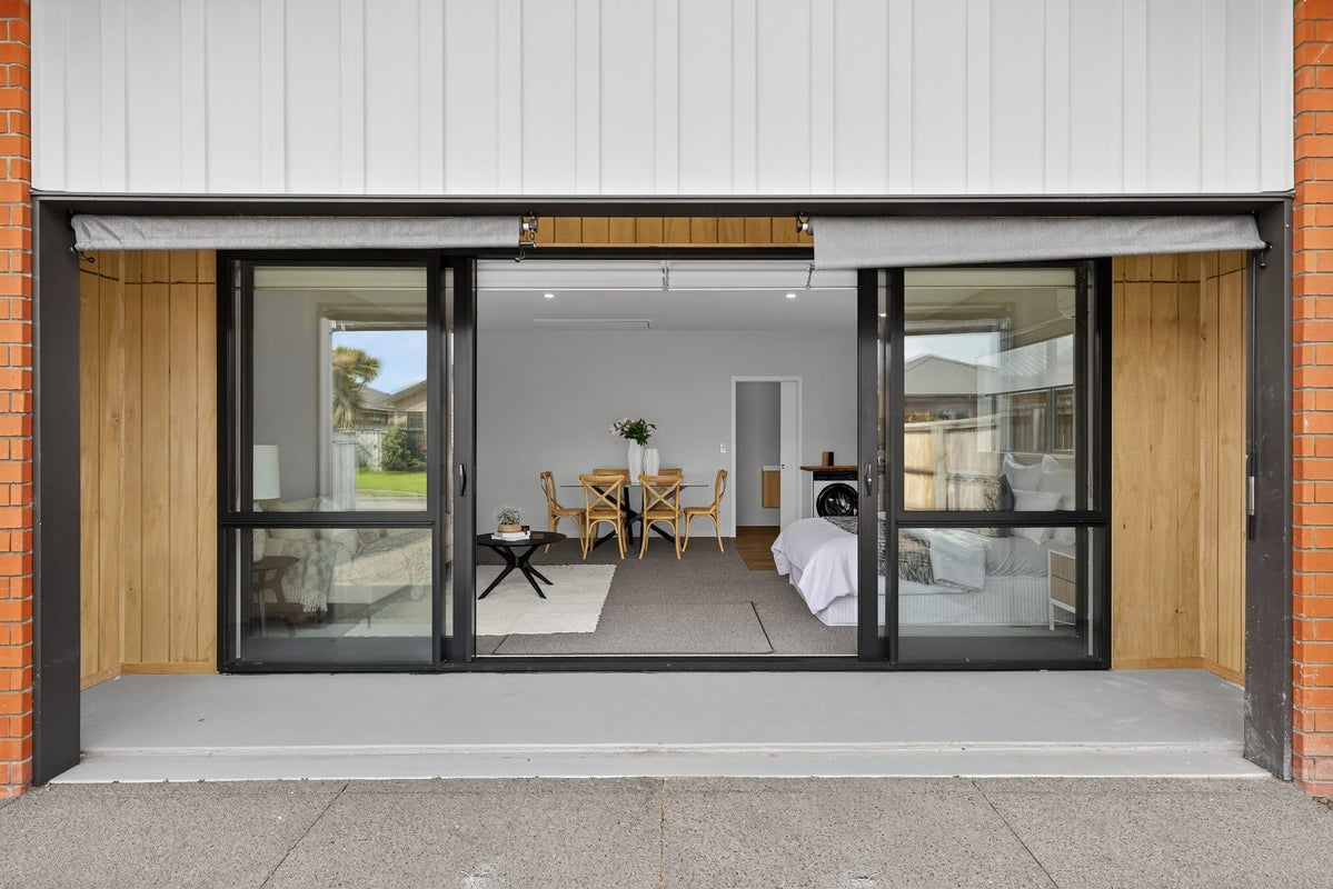 15 St Peters Close, Woolston, Christchurch - Carousel 2