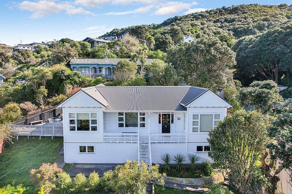 5 Tyne Street, Island Bay, Wellington - Carousel 1