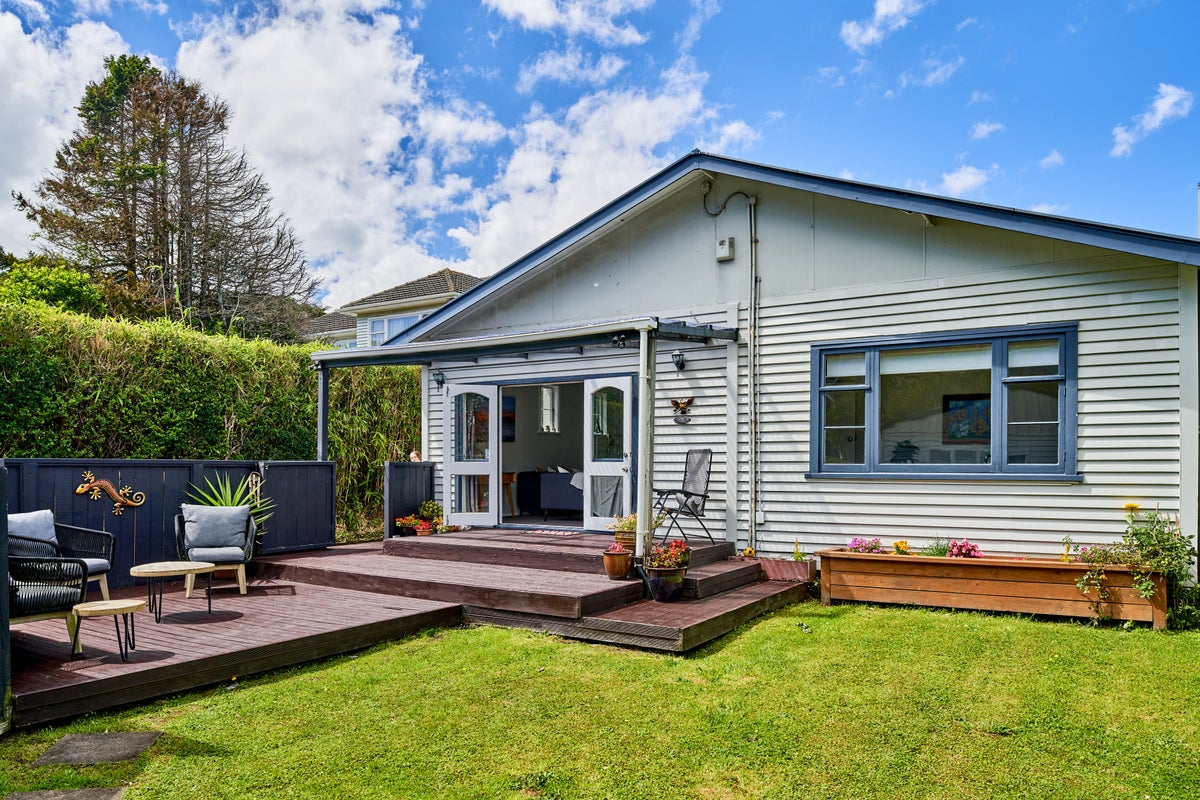 150 Newlands Road, Newlands, Wellington - Carousel 1