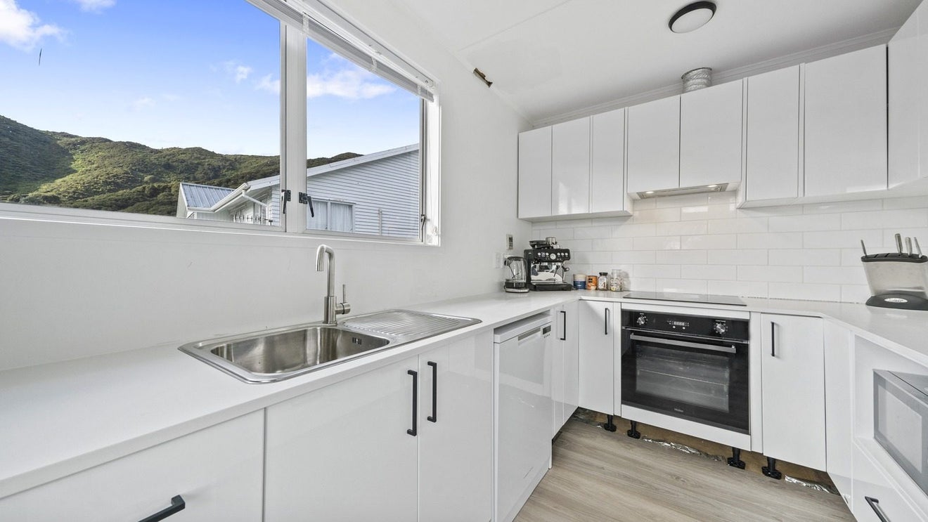 26 Antrim Crescent, Wainuiomata, Lower Hutt - Carousel 1
