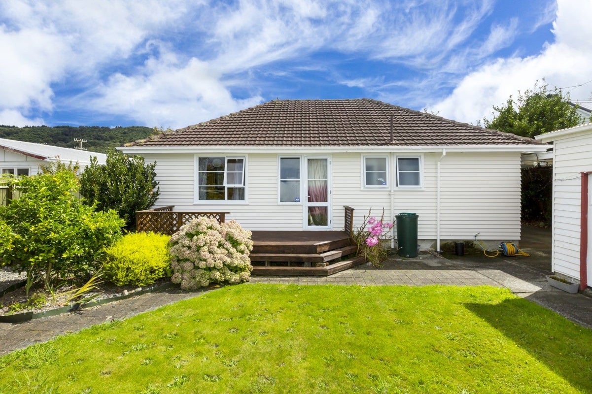 85 Shakespeare Avenue, Trentham, Upper Hutt - Carousel 1