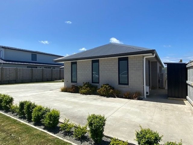 5 Rotorua Grove, Aotea, Porirua - Carousel 2