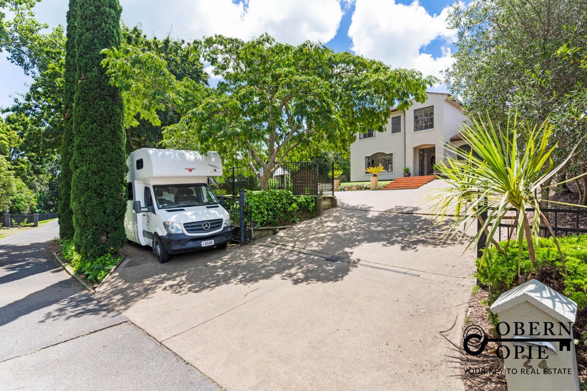 24 Blakewell Place, Beachlands, Auckland - Carousel 1