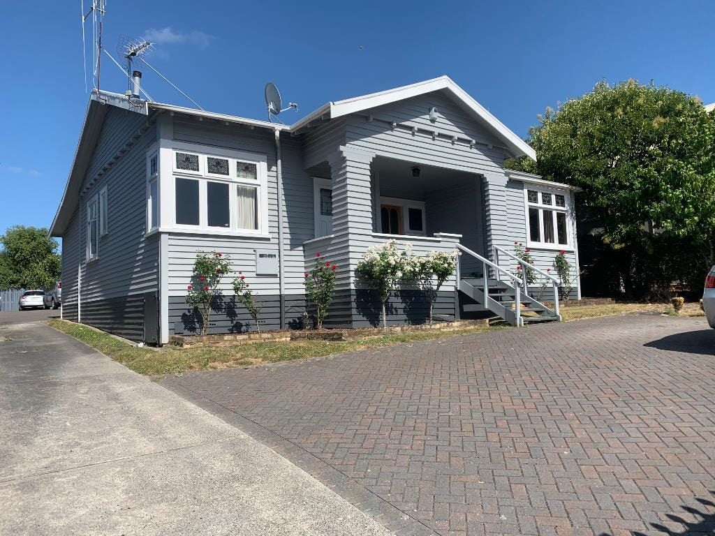 8 Manning Street, Hamilton Central, Hamilton - Carousel 1