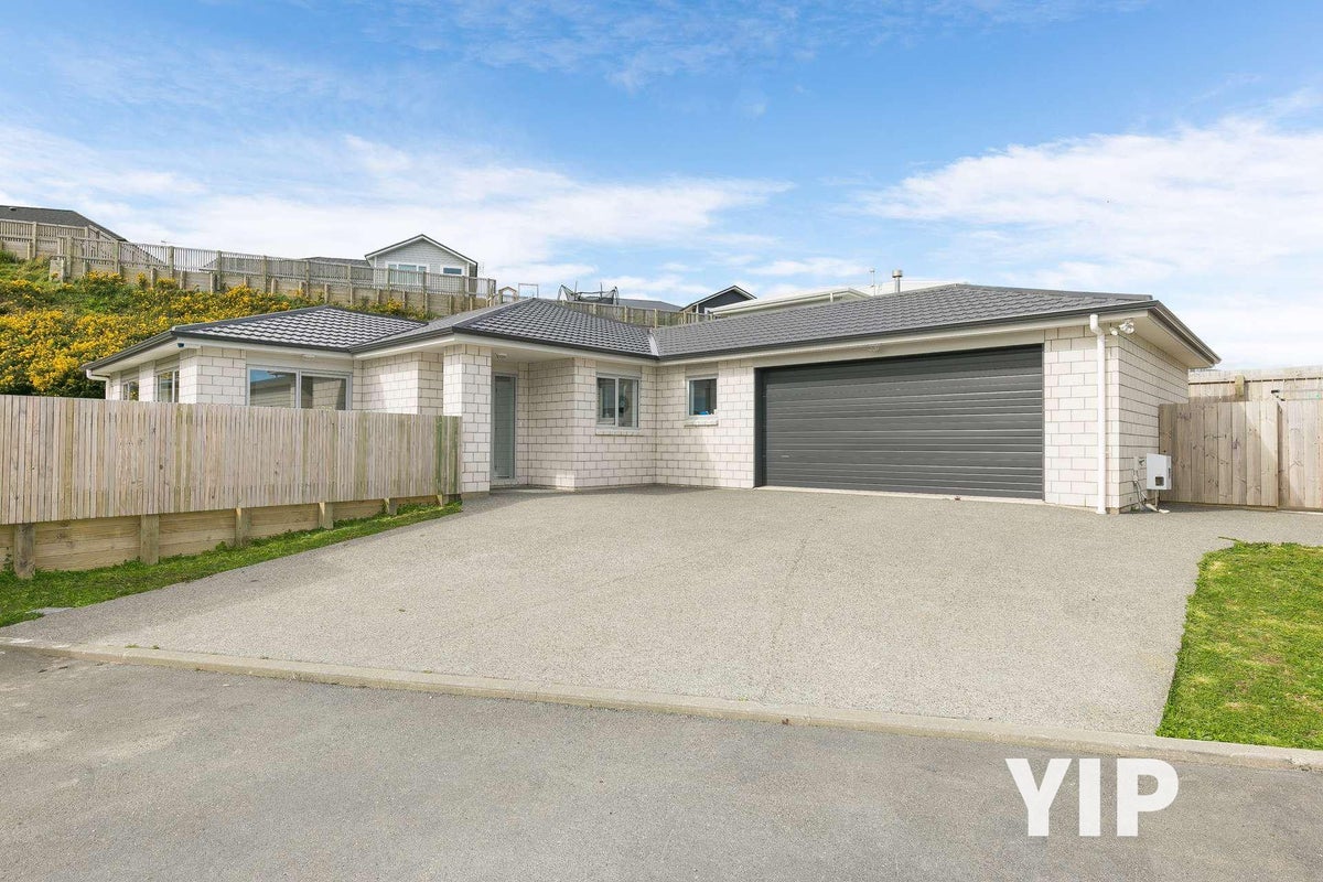 6 Portmore Place, Grenada Village, Wellington - Carousel 1
