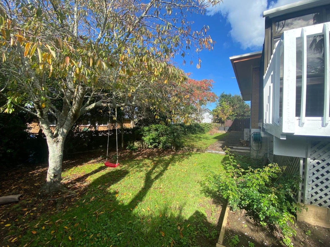 1/125 Glenmore Road, Sunnyhills, Auckland - Carousel 14