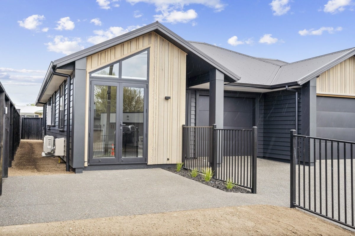 1/17 Tudor Crescent, Chedworth, Hamilton - Carousel 2