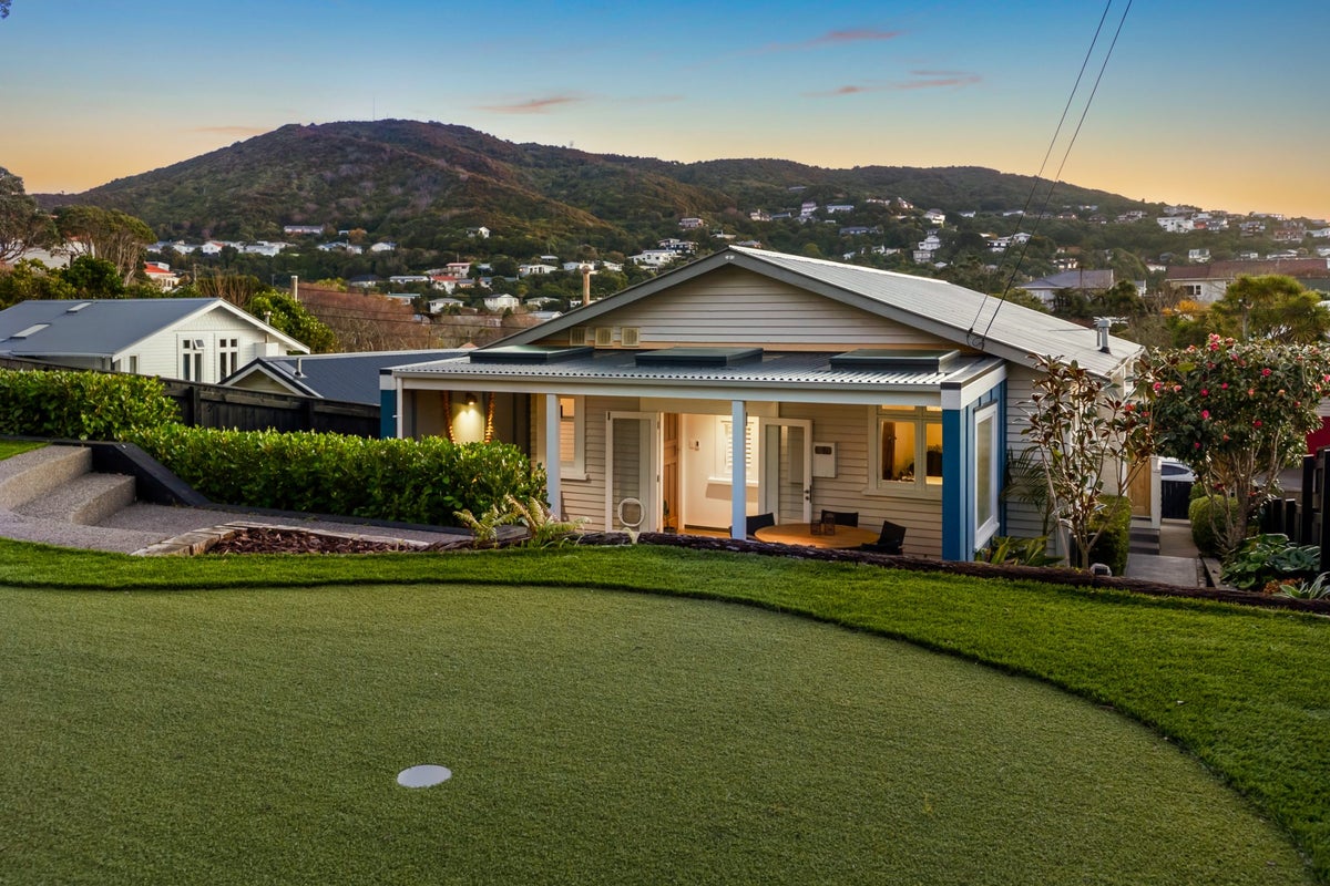 71 Donald Street, Karori, Wellington - Carousel 2