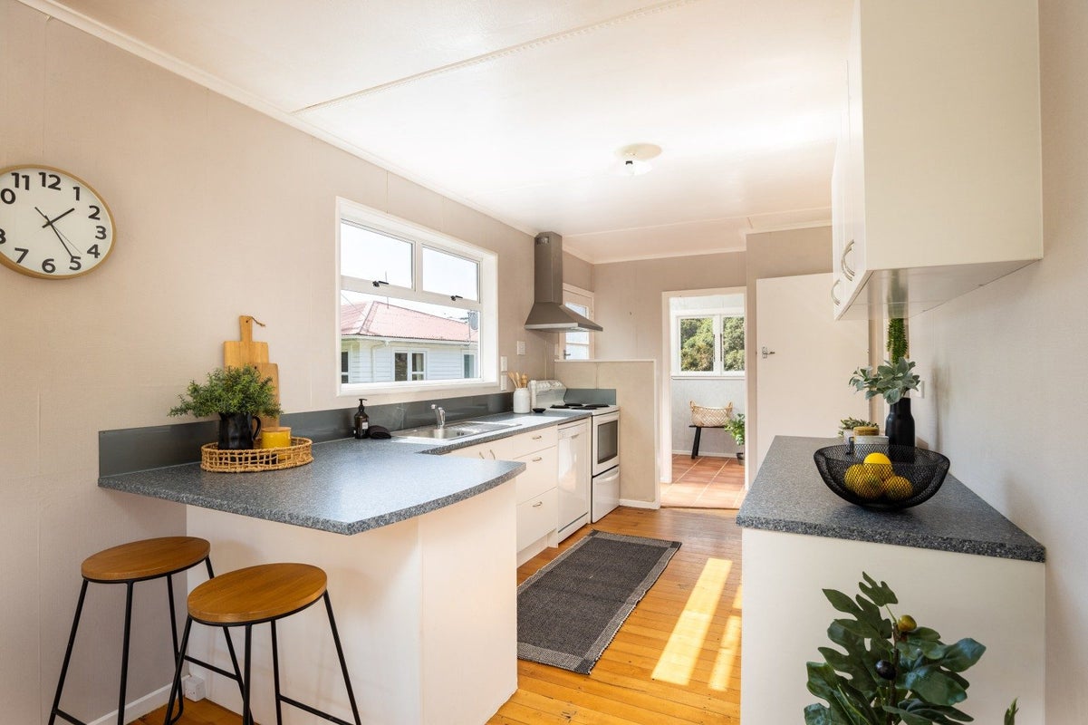 25 Fernleigh Street, Ferndale, New Plymouth - Carousel 2