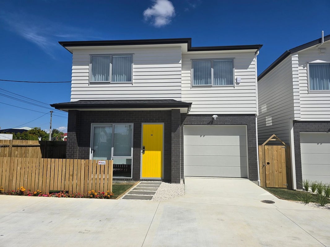 9A Edgerton Road, Te Atatu Peninsula, Auckland - Carousel 1