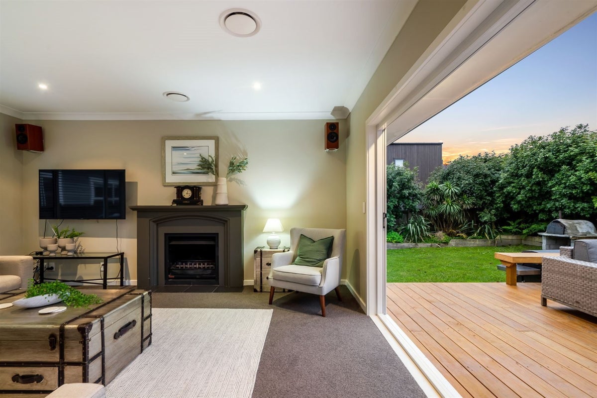 49 Eversleigh Road, Belmont, Auckland - Carousel 2
