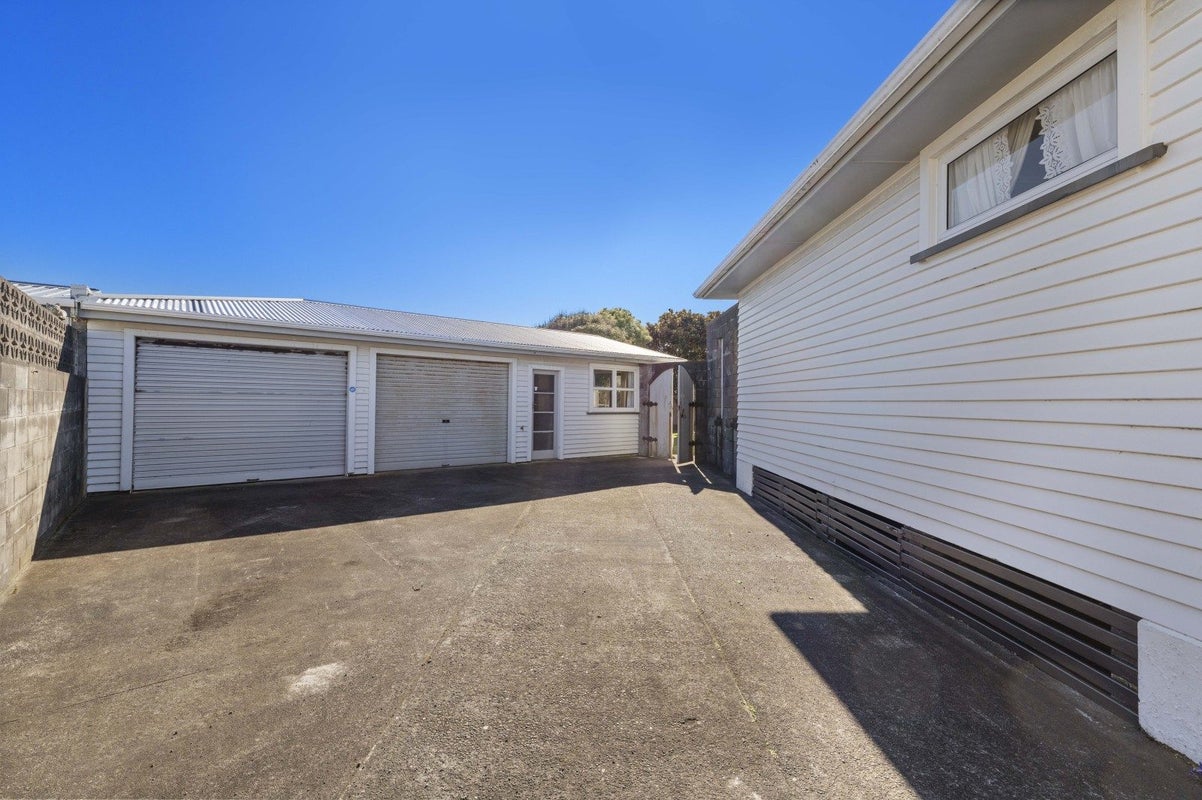8 Buckland Place, Spotswood, New Plymouth - Carousel 19