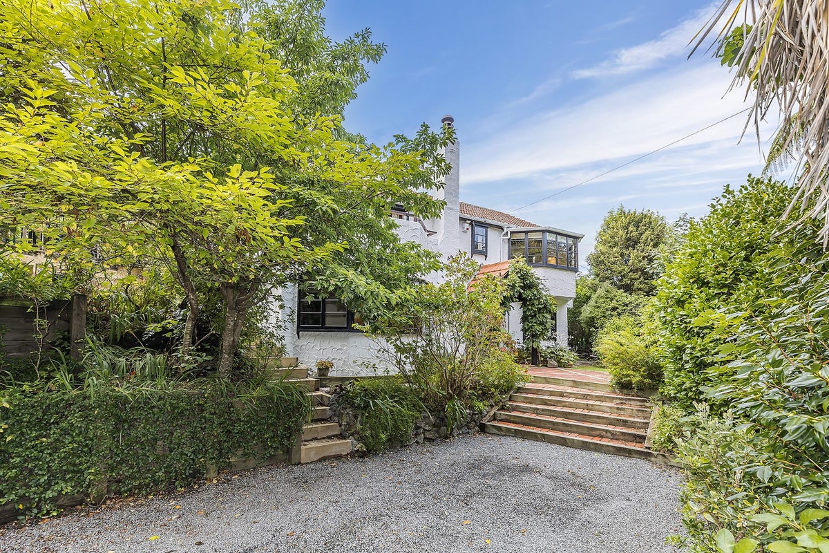 6 Amapur Drive, Khandallah, Wellington - Carousel 1
