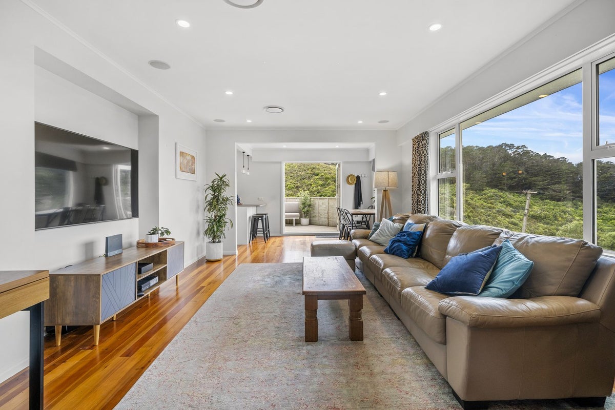 117 Makara Road, Karori, Wellington - Carousel 2